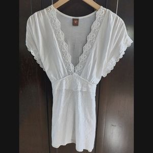Flirty tunic top with embroidery and eyelet detail- Language LA - white - size M